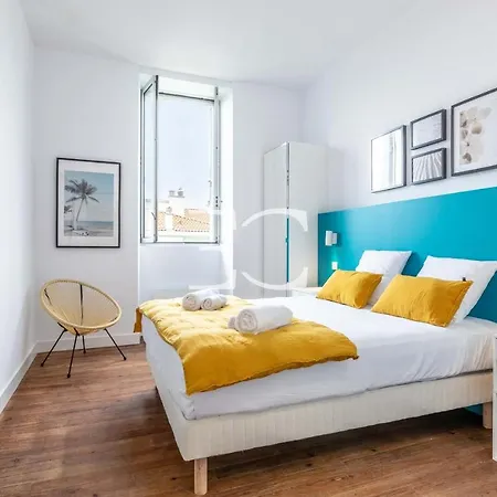 Easy Cles- By The Sea In Biarritz